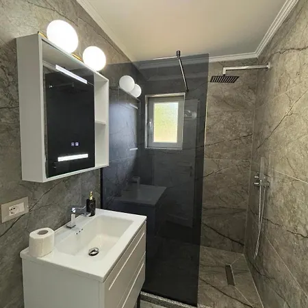 Kompleksi Zorgji * Theth